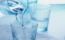 Как правильно пить воду во время похудения